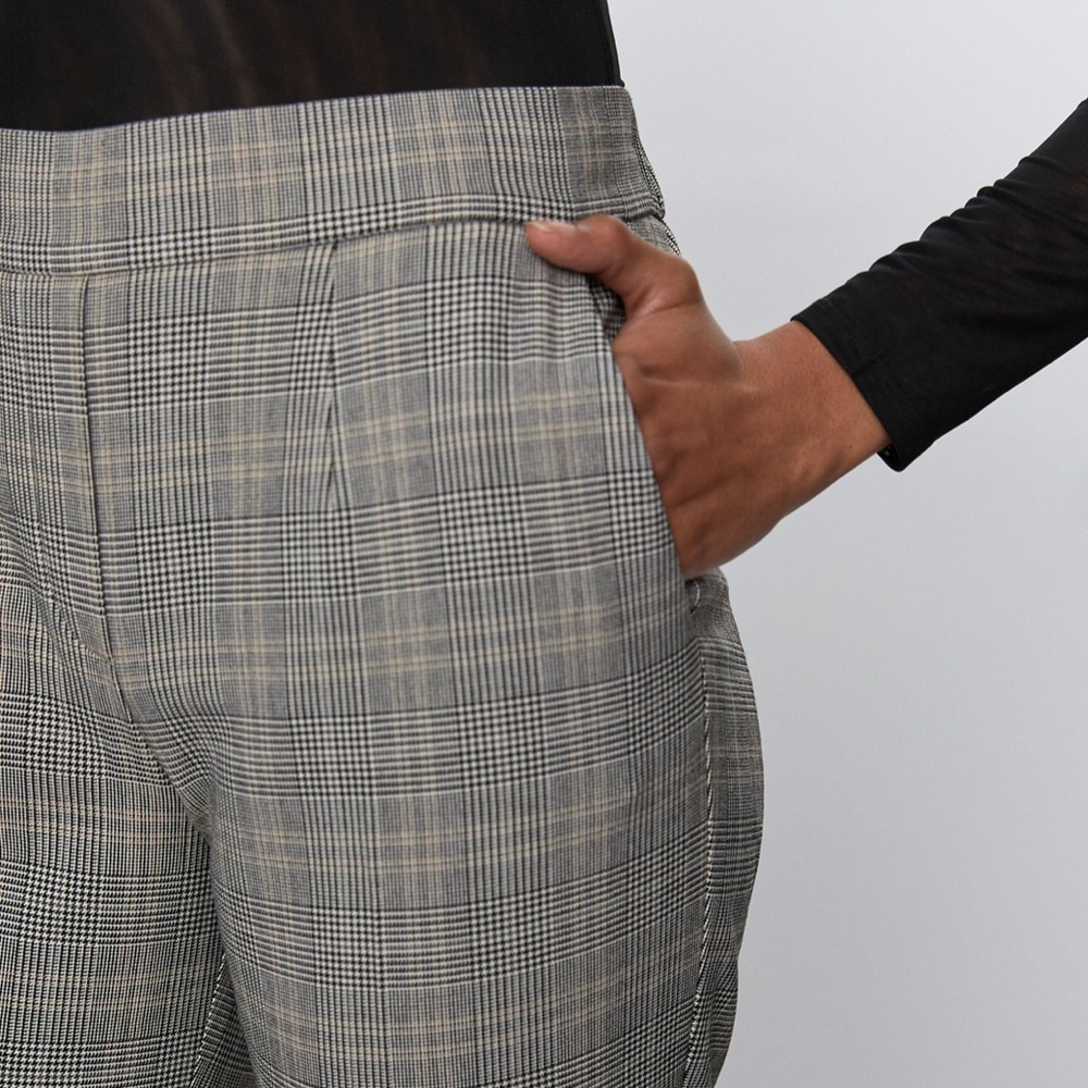 Aritzia - Plaid cropped pant